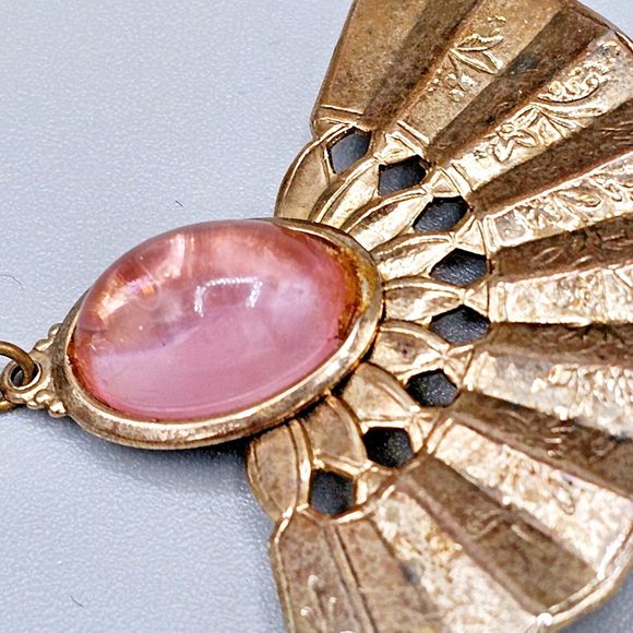 Vintage Fan Brooch Pink Lucite Cabochon White Pearl Dangle Estate Jewelry Pin - Picture 9 of 11